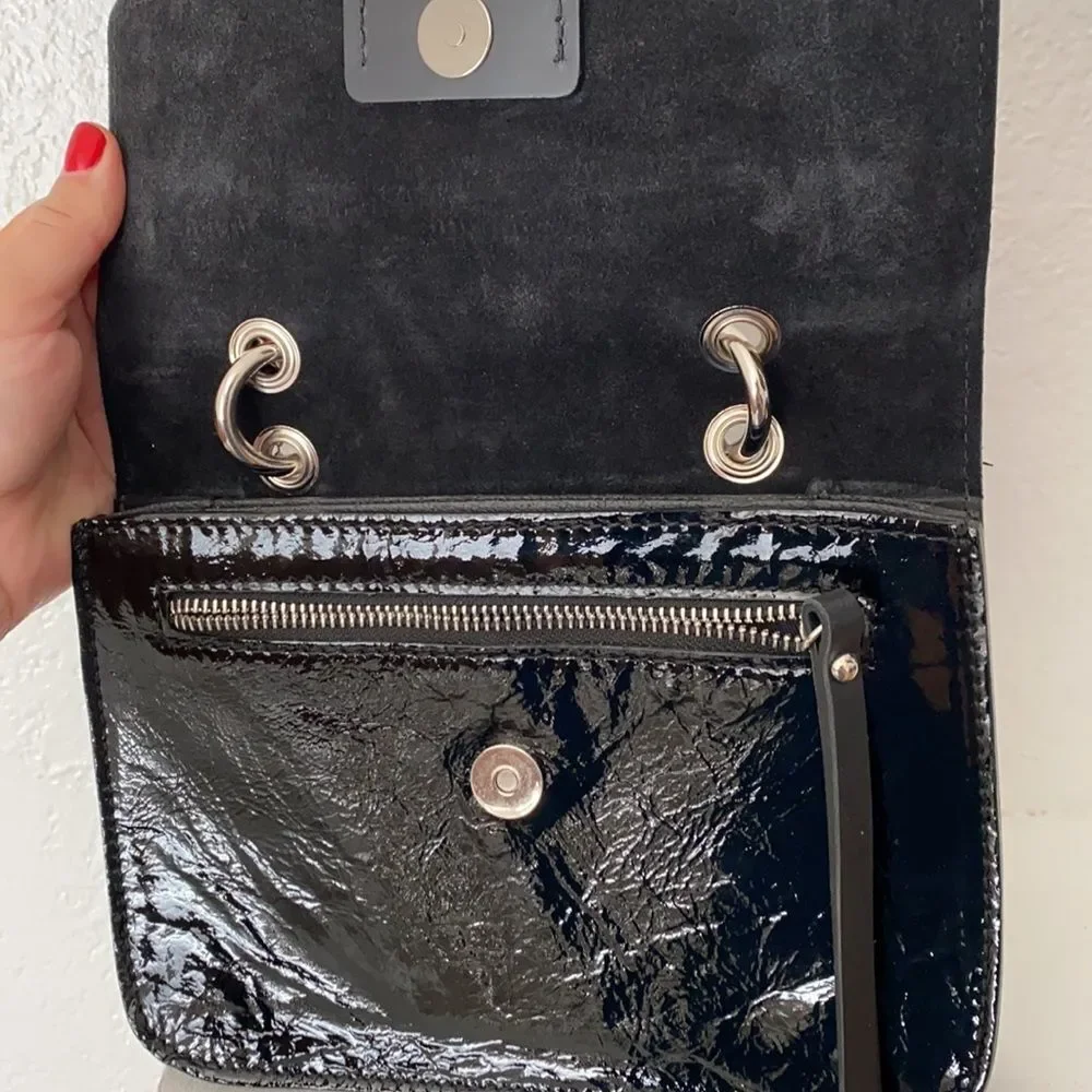 Laura DiMaggio black leather 90s Y2K patent hand bag